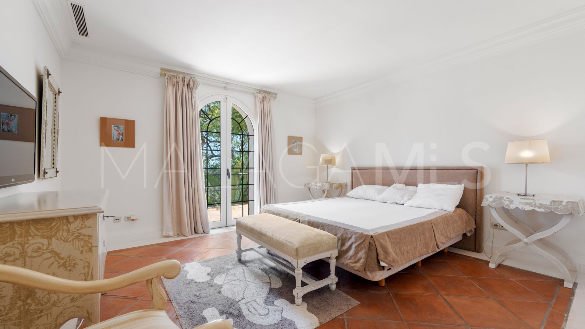 Villa for sale in Beach Side New Golden Mile