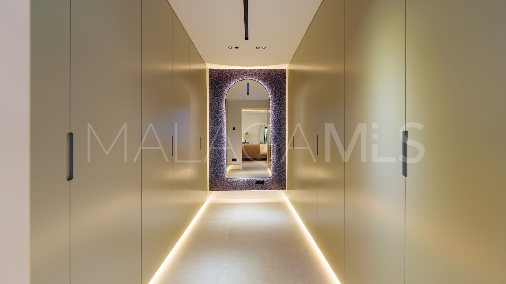 Villa for sale in Marbella - Puerto Banus