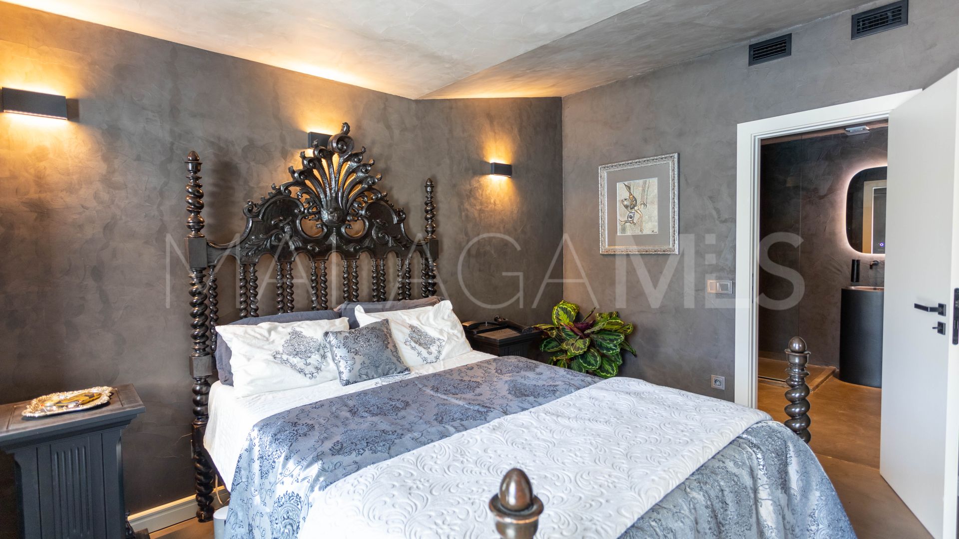Villa for sale in Beach Side New Golden Mile
