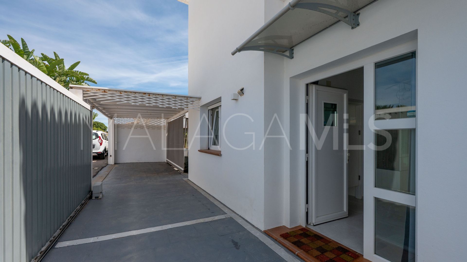 Villa for sale in Beach Side New Golden Mile