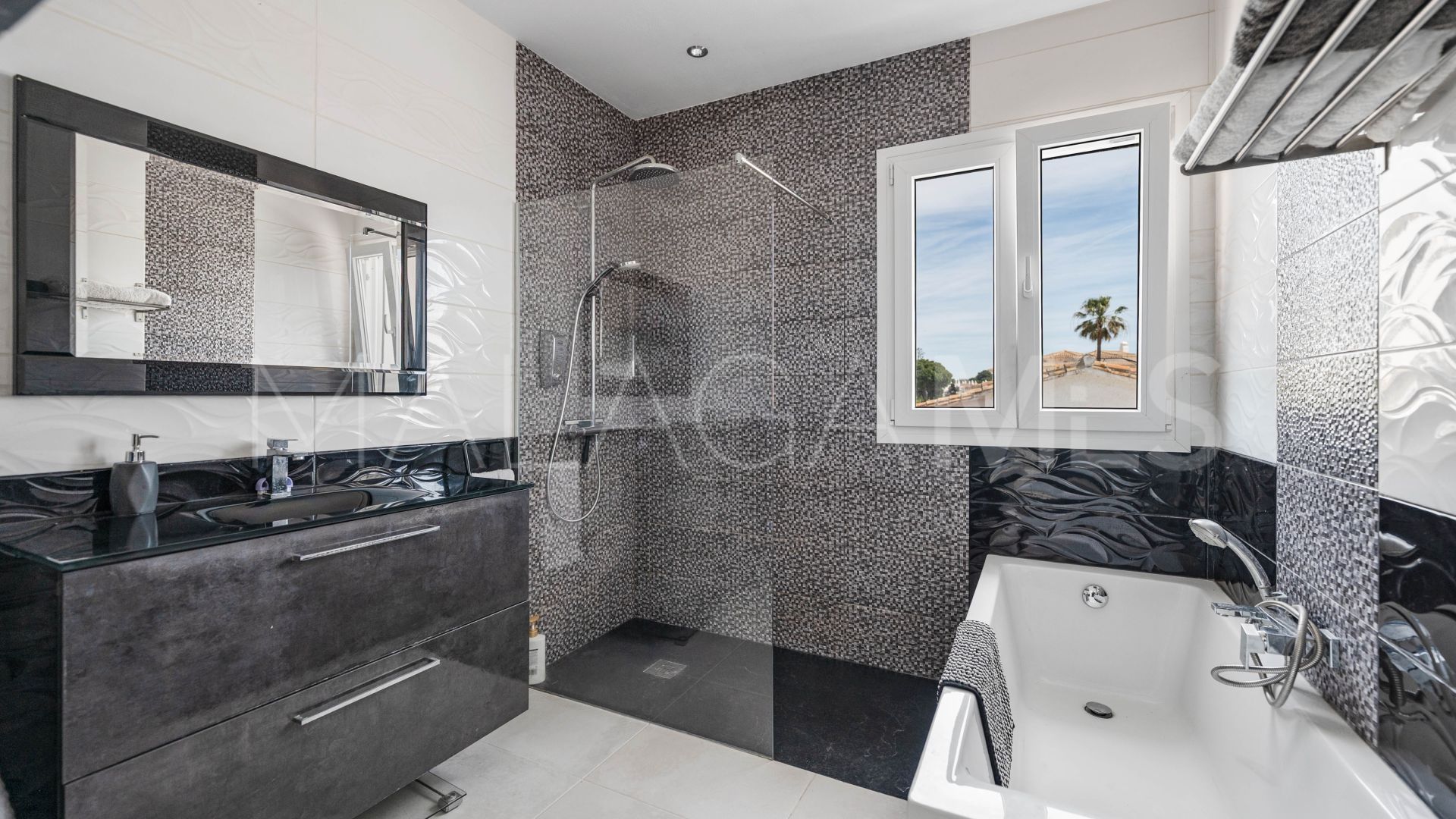 Villa for sale in Beach Side New Golden Mile