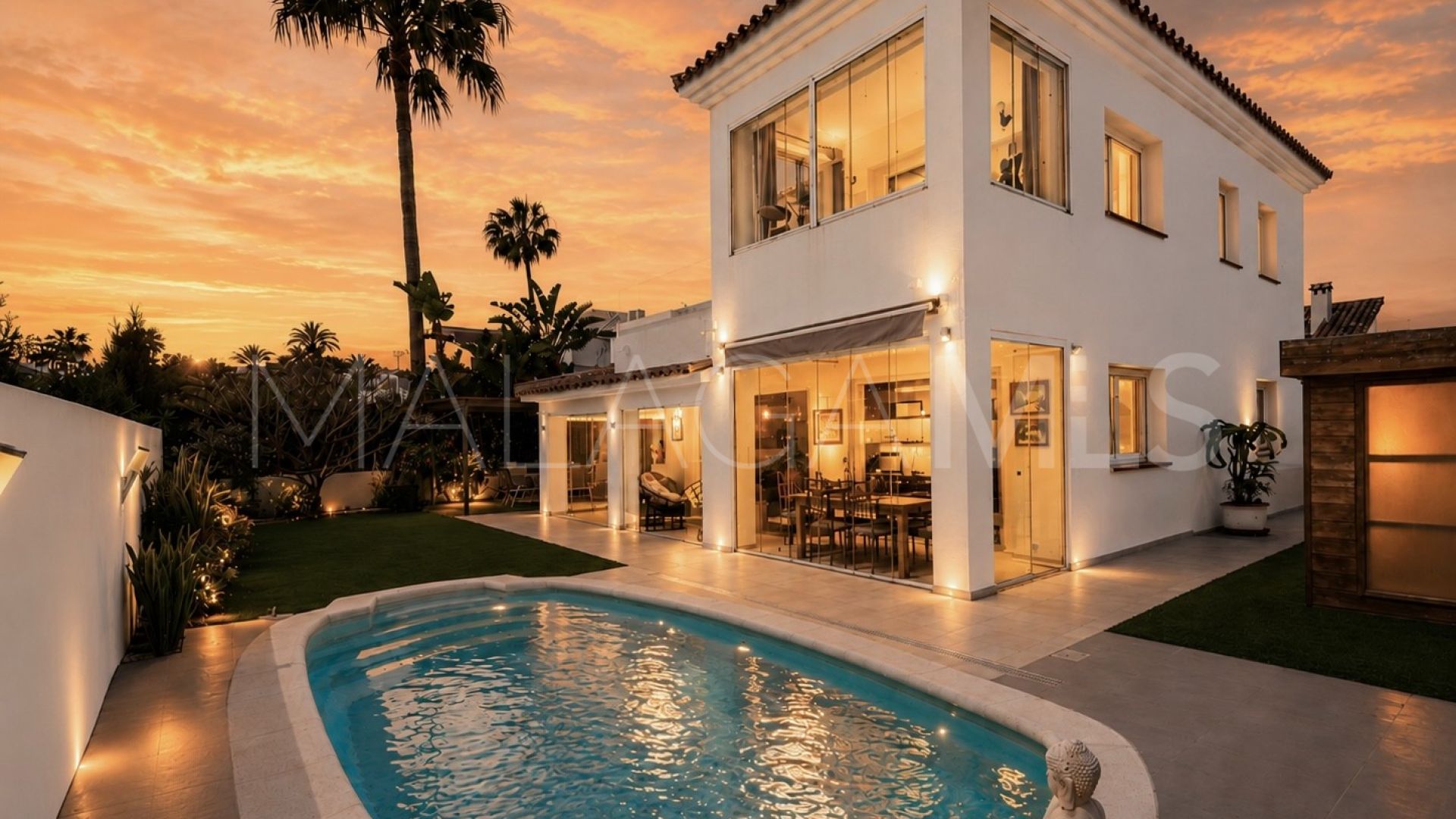 Villa for sale in Beach Side New Golden Mile