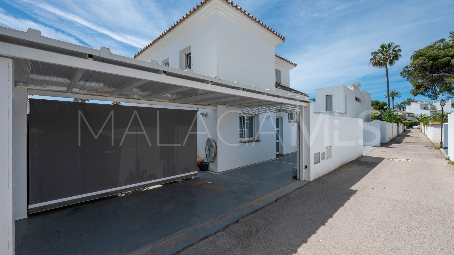 Villa for sale in Beach Side New Golden Mile