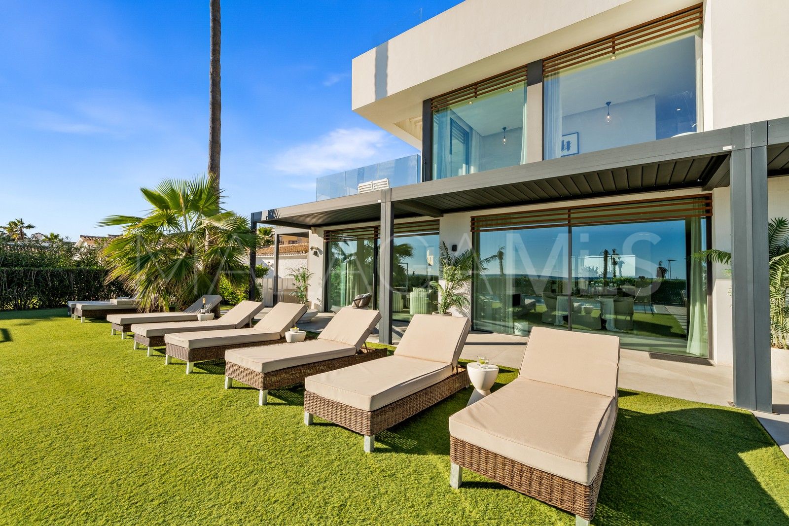 For sale villa in Estepona East