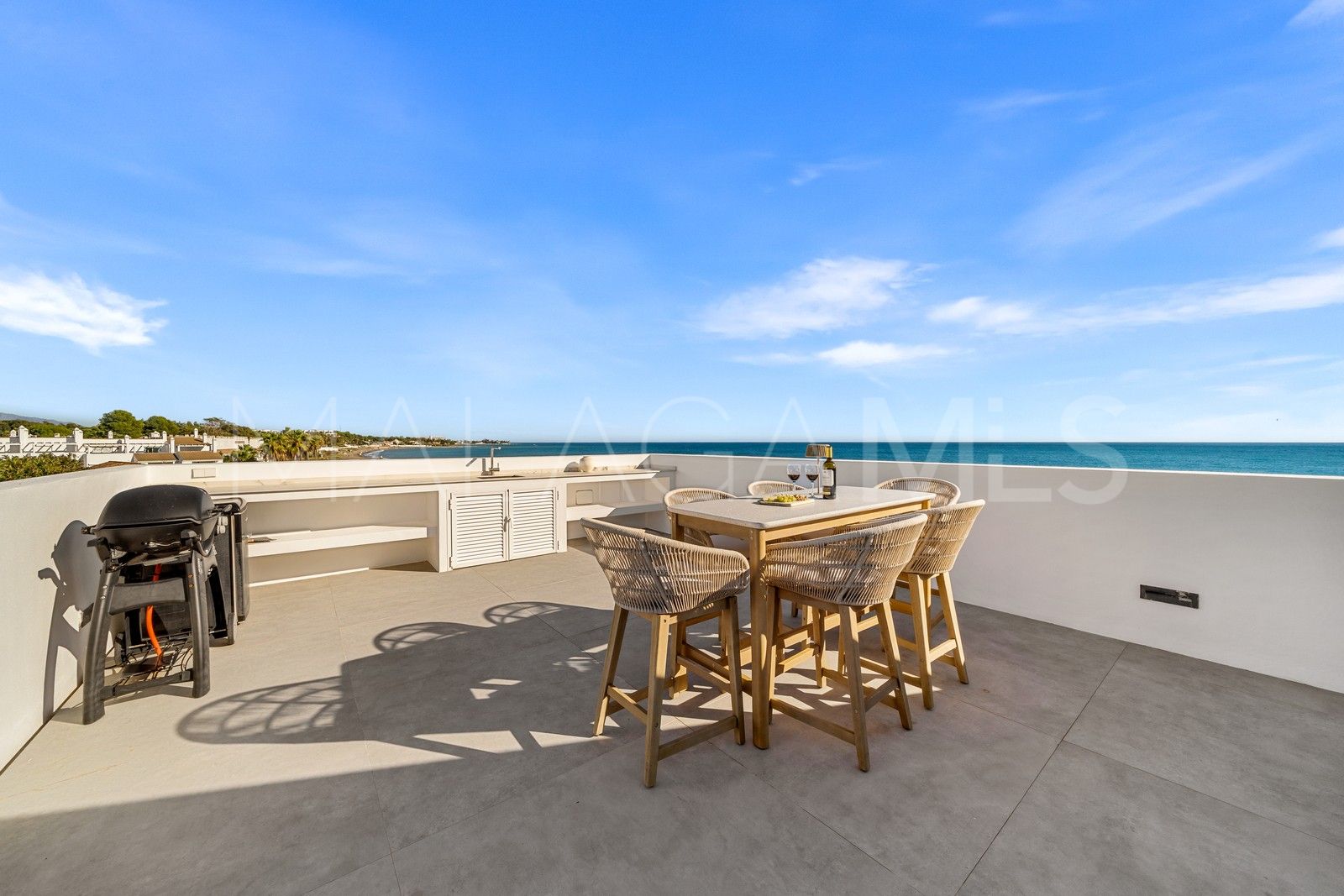 For sale villa in Estepona East