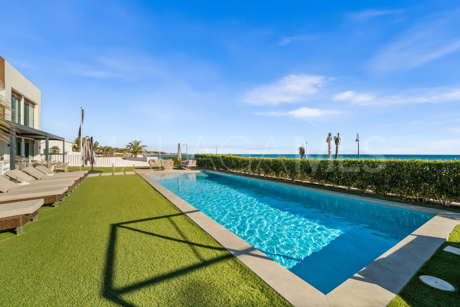 For sale villa in Estepona East
