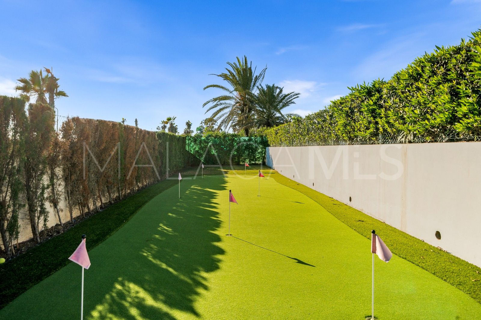For sale villa in Estepona East