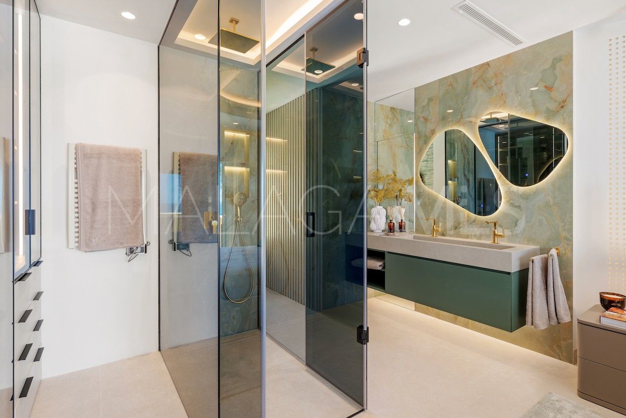 Apartment for sale in Rio Real with 3 bedrooms