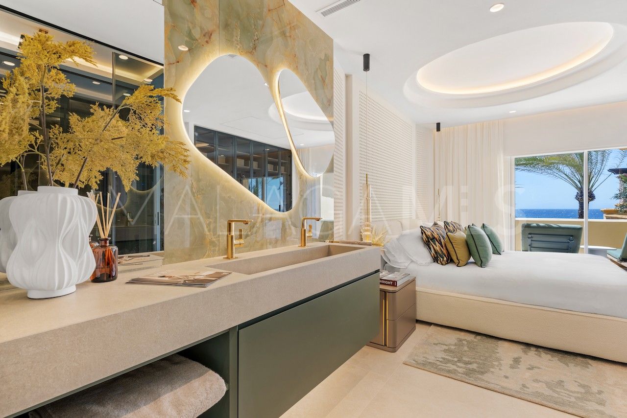 Apartment for sale in Rio Real with 3 bedrooms