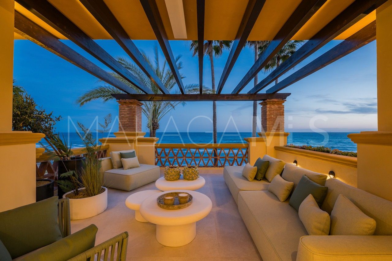 Apartment for sale in Rio Real with 3 bedrooms