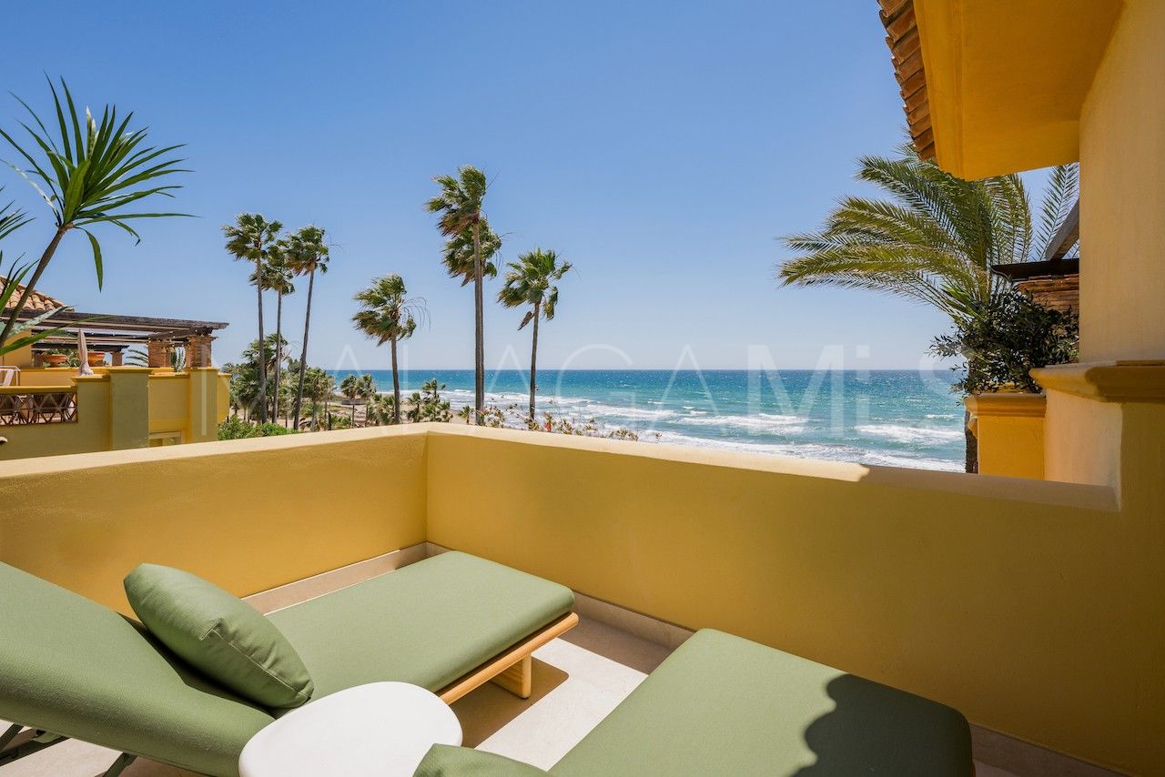 Apartment for sale in Rio Real with 3 bedrooms