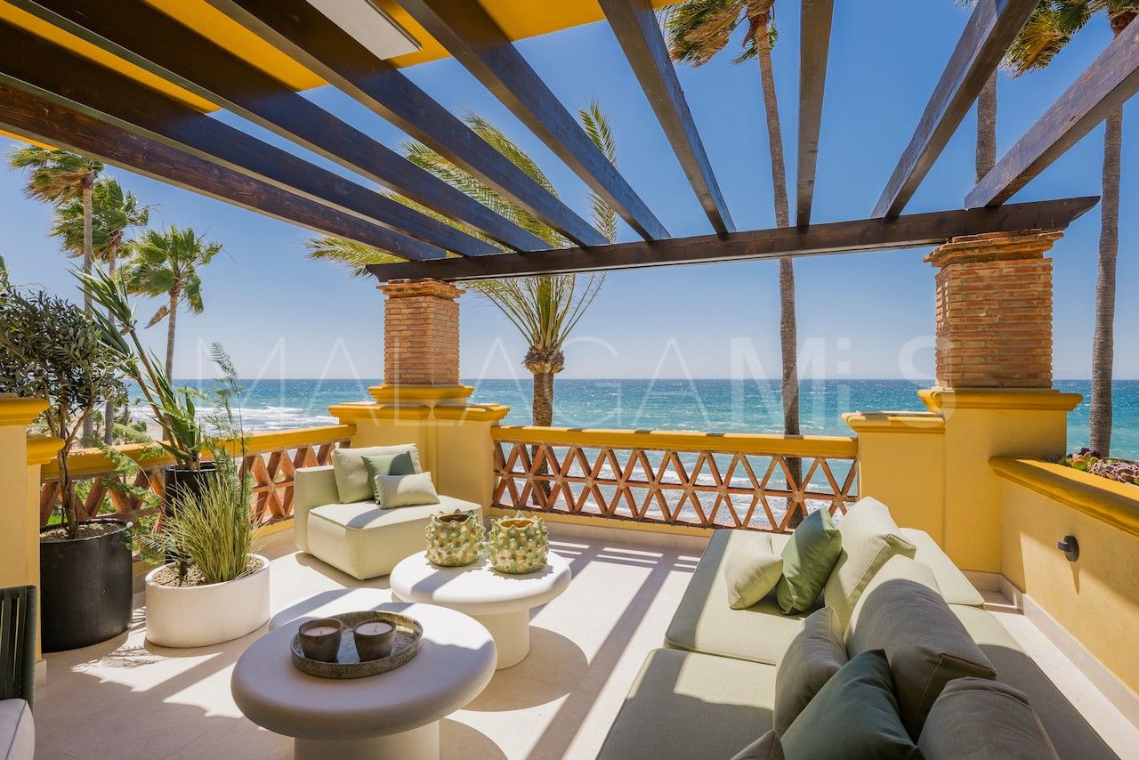 Apartment for sale in Rio Real with 3 bedrooms