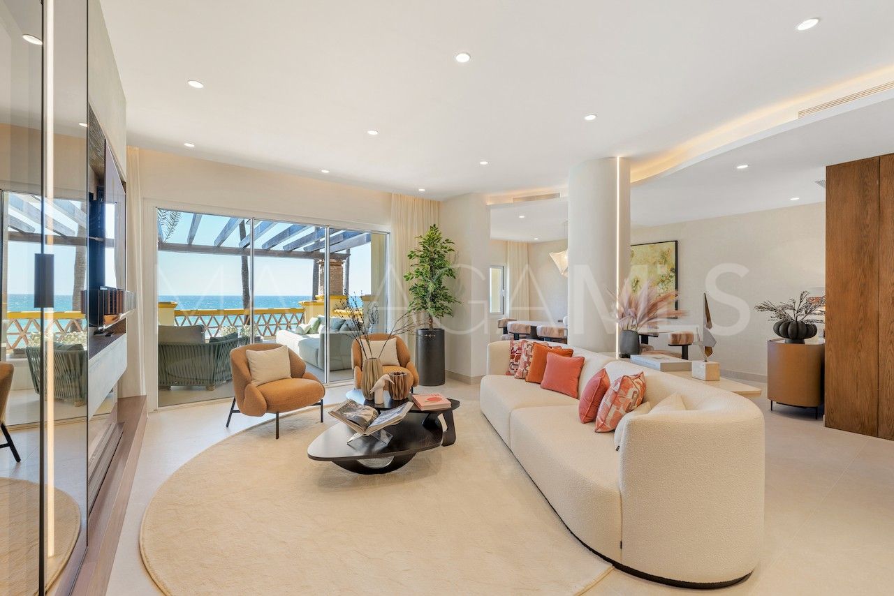 Apartment for sale in Rio Real with 3 bedrooms