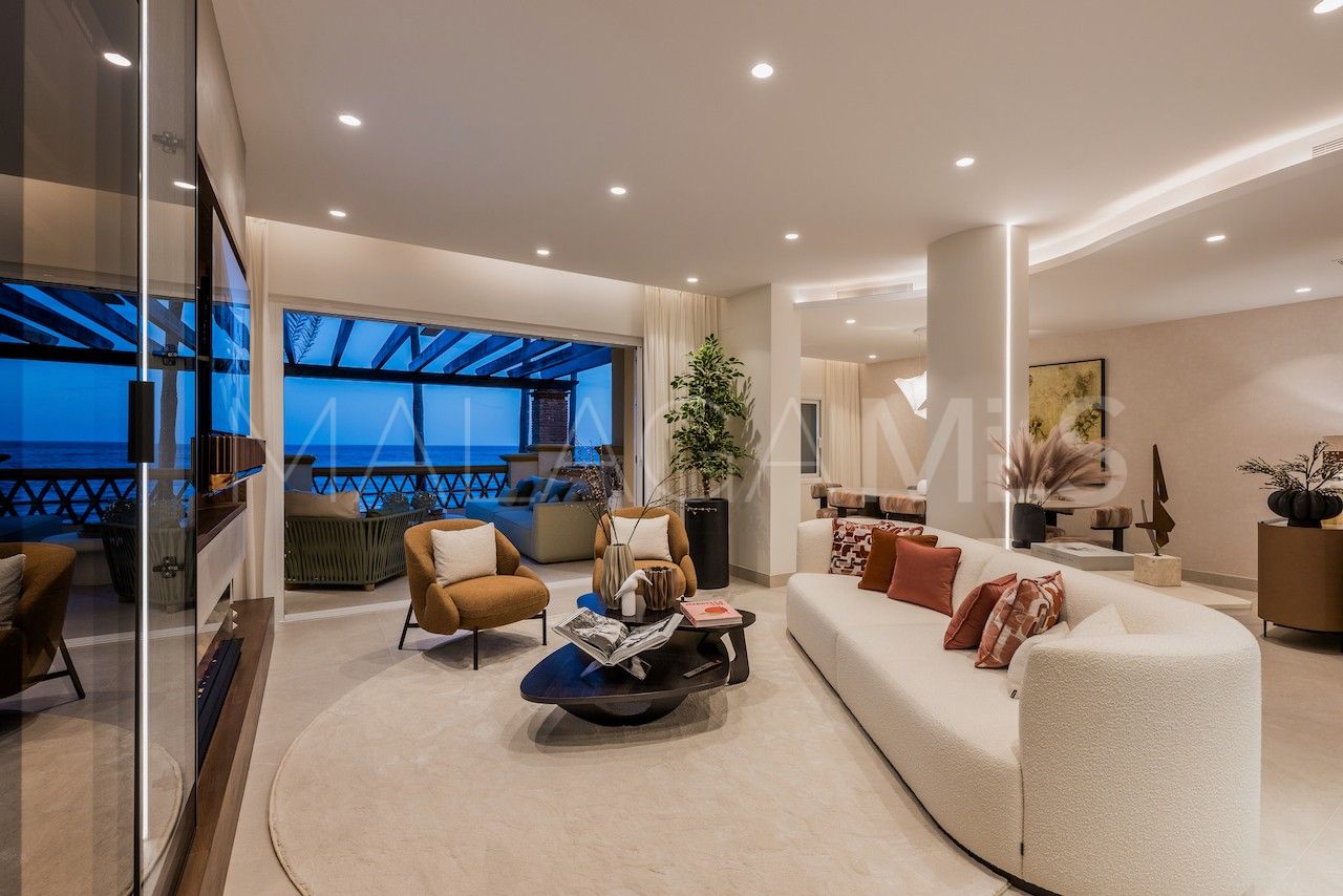 Apartment for sale in Rio Real with 3 bedrooms