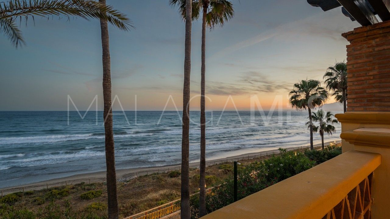 Apartment for sale in Rio Real with 3 bedrooms