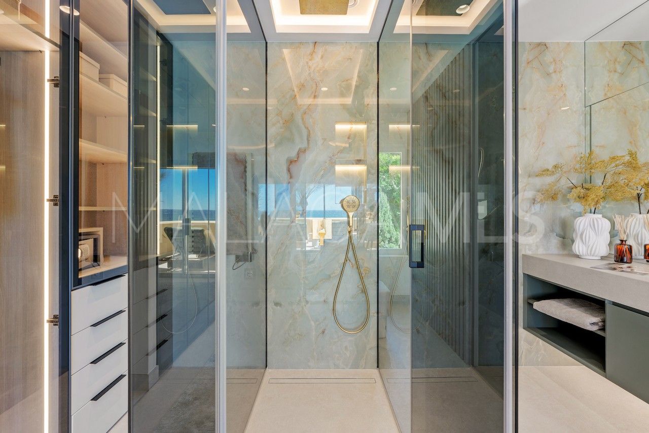 Apartment for sale in Rio Real with 3 bedrooms