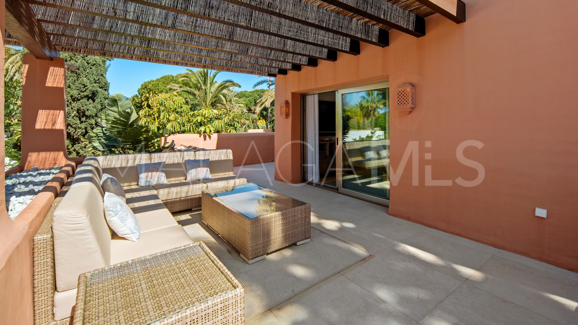 Buy duplex penthouse in La Morera