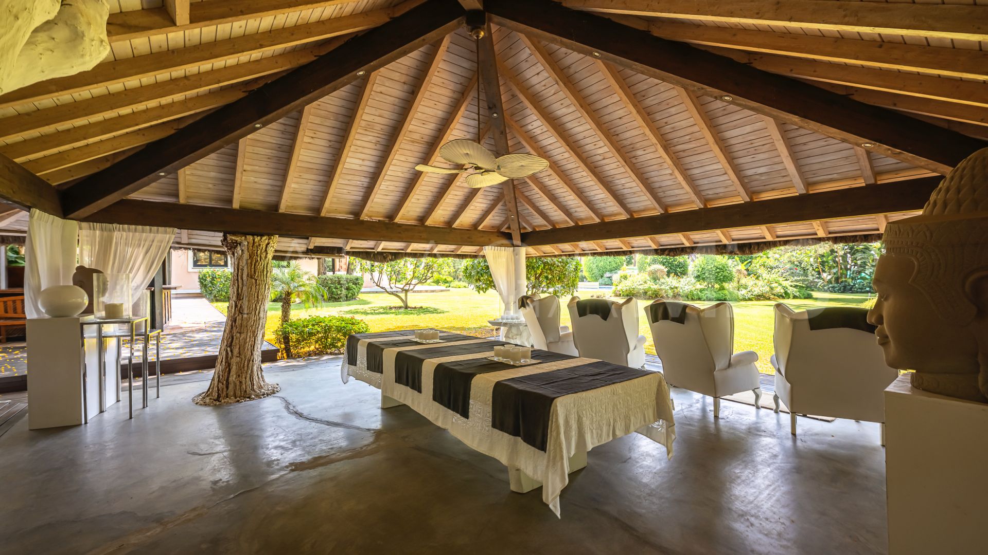 Villa for sale in Beach Side New Golden Mile