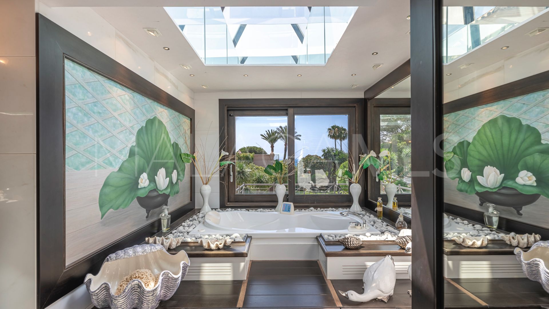 Villa for sale in Beach Side New Golden Mile