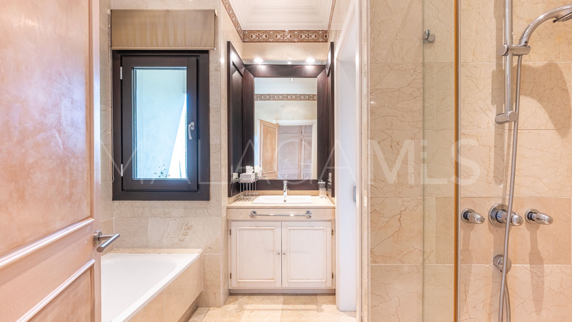 Villa for sale in Beach Side New Golden Mile