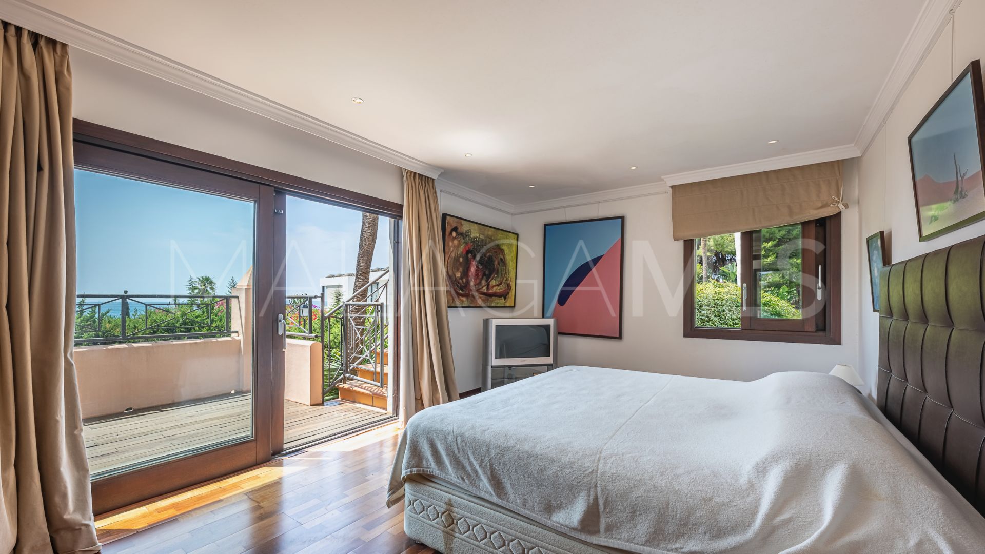 Villa for sale in Beach Side New Golden Mile