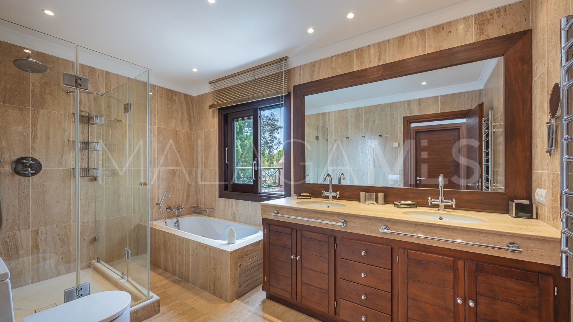 Villa for sale in Beach Side New Golden Mile