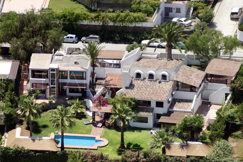 Villa for sale in Las Brisas