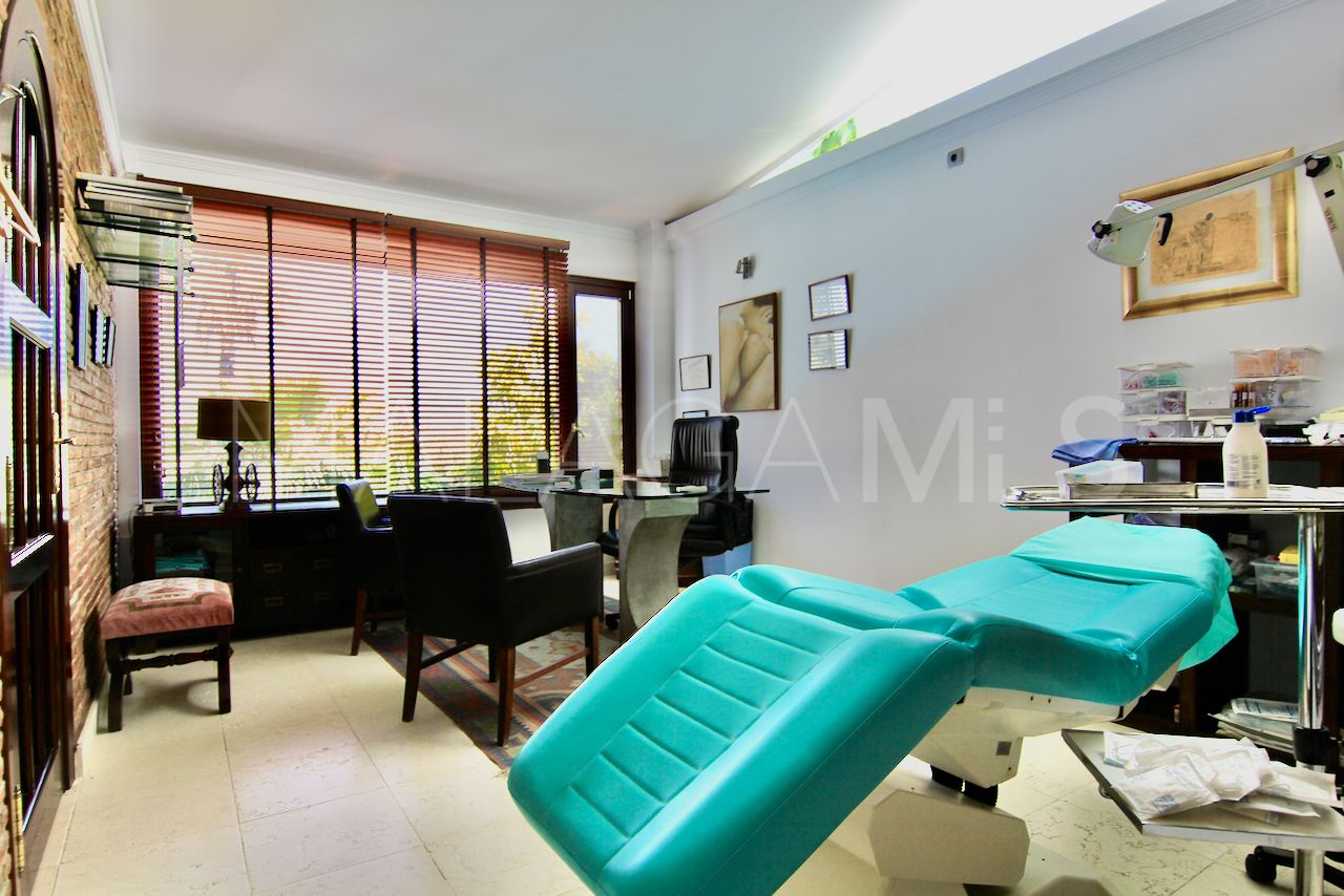 Villa for sale in Las Brisas