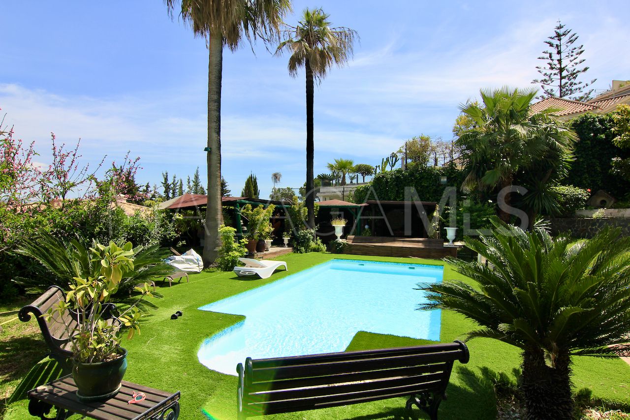 Villa for sale in Las Brisas