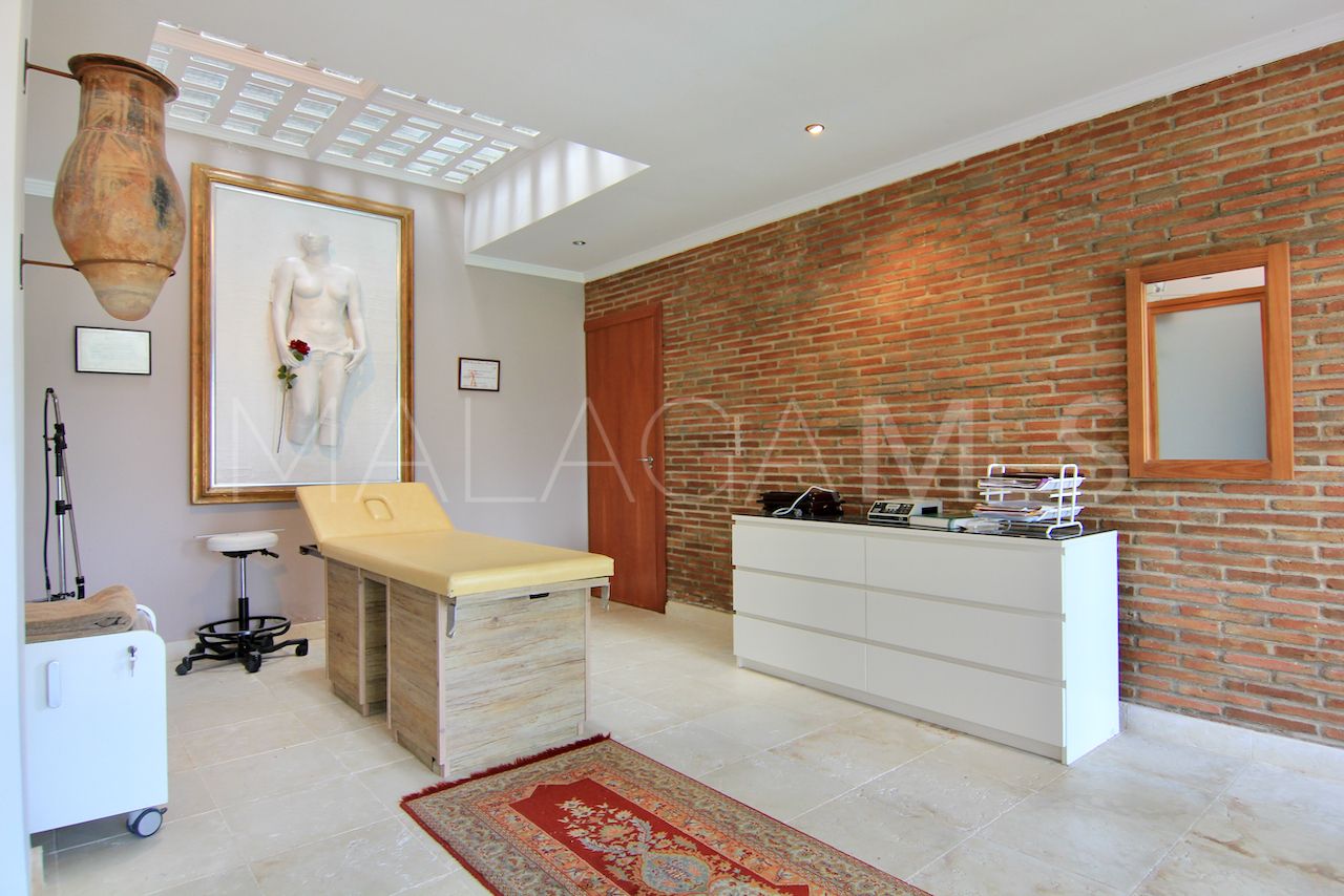 Villa for sale in Las Brisas
