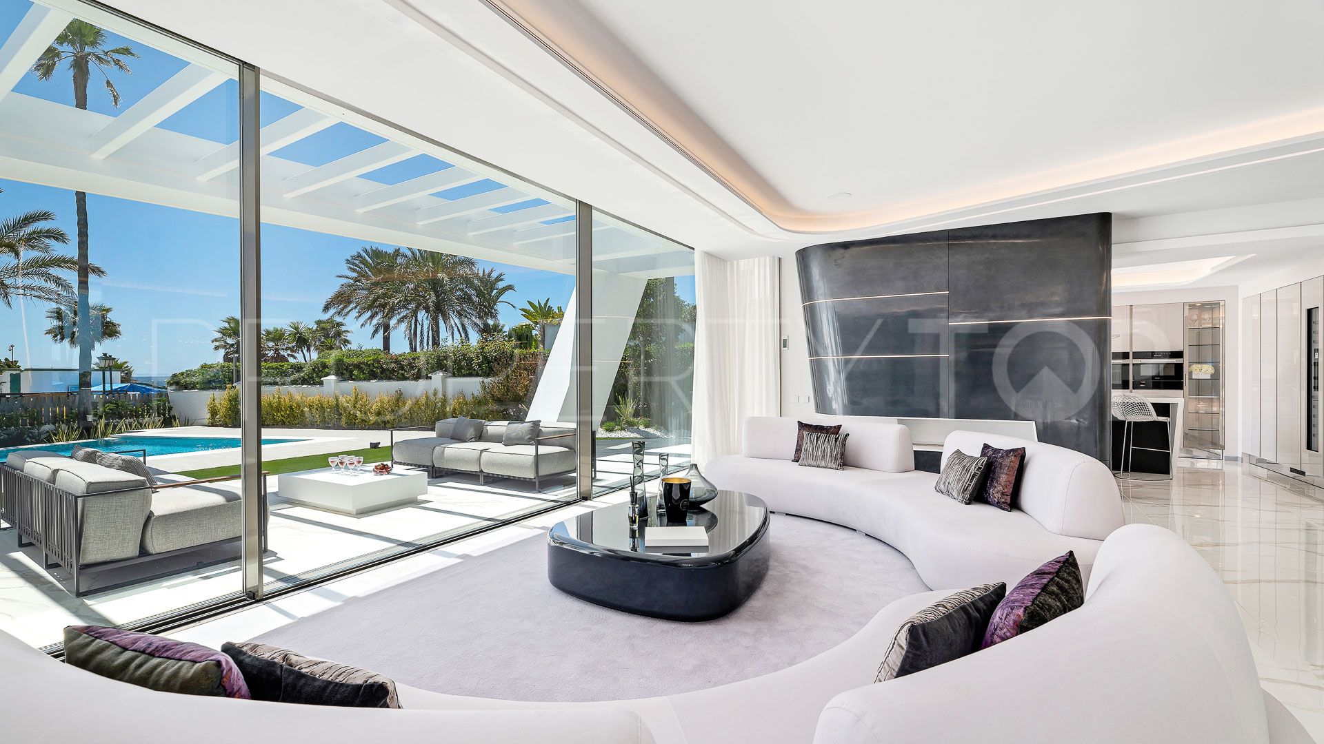 For sale Marbella East villa with 6 bedrooms