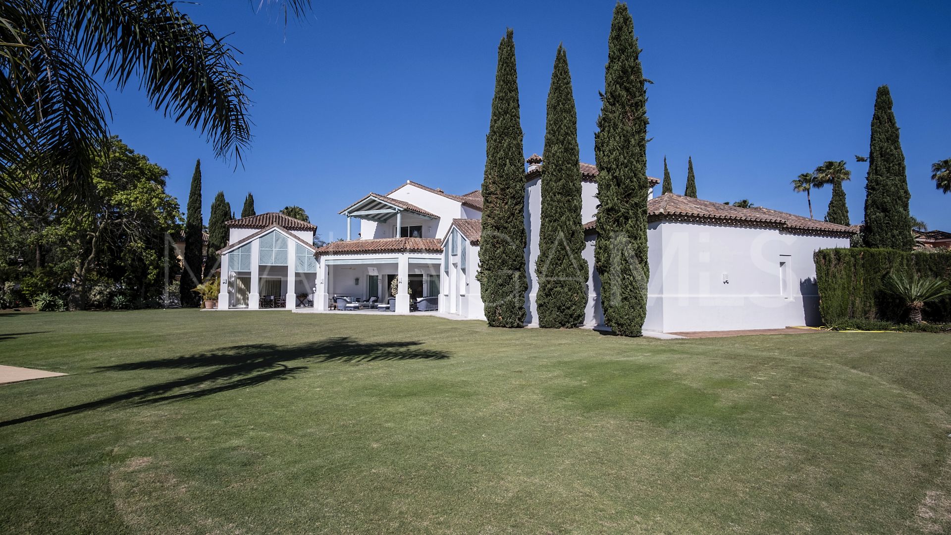 For sale villa in Guadalmina Baja with 7 bedrooms