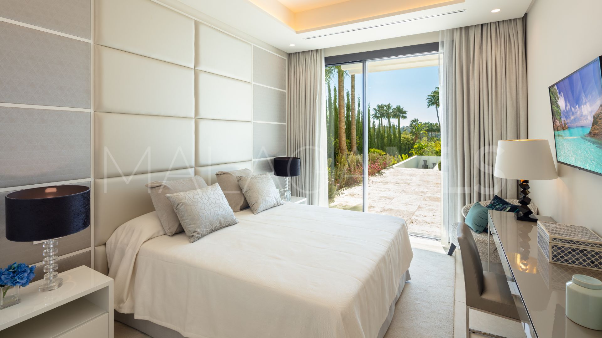 Villa for sale in Nueva Andalucia