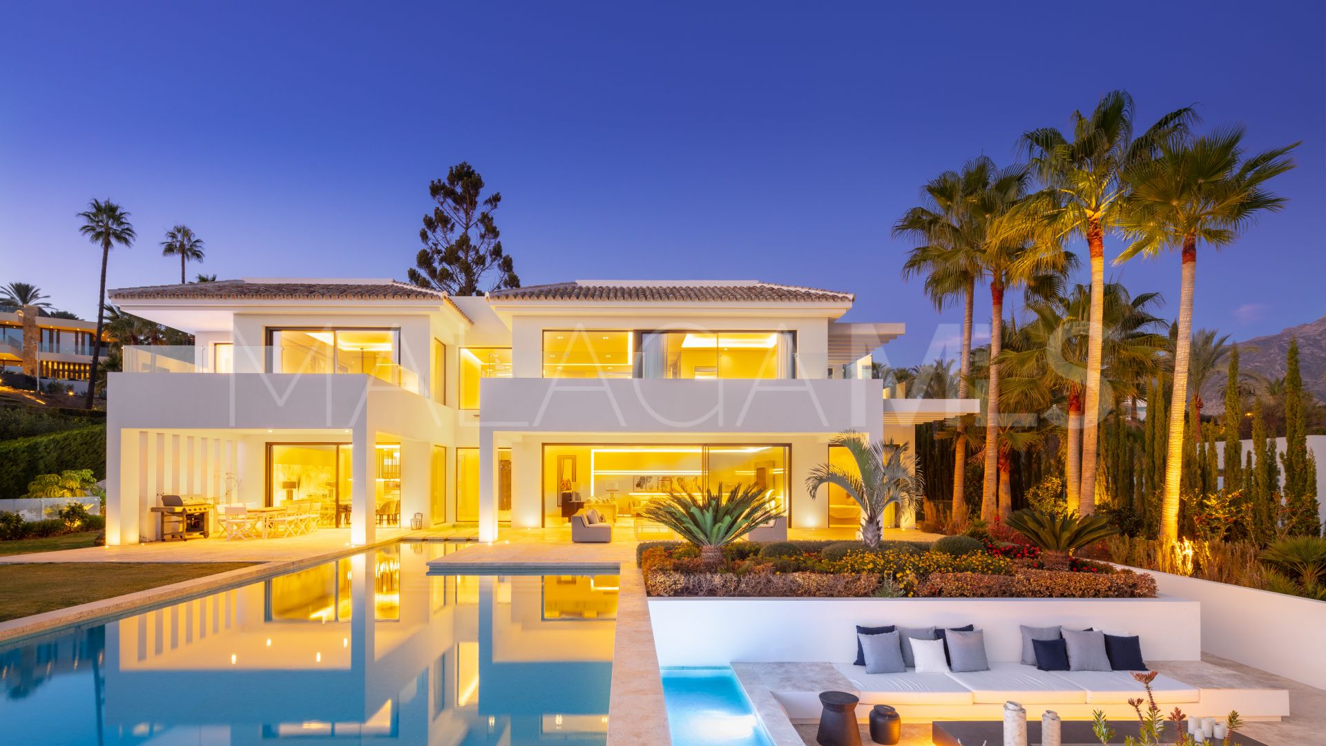 Villa for sale in Nueva Andalucia