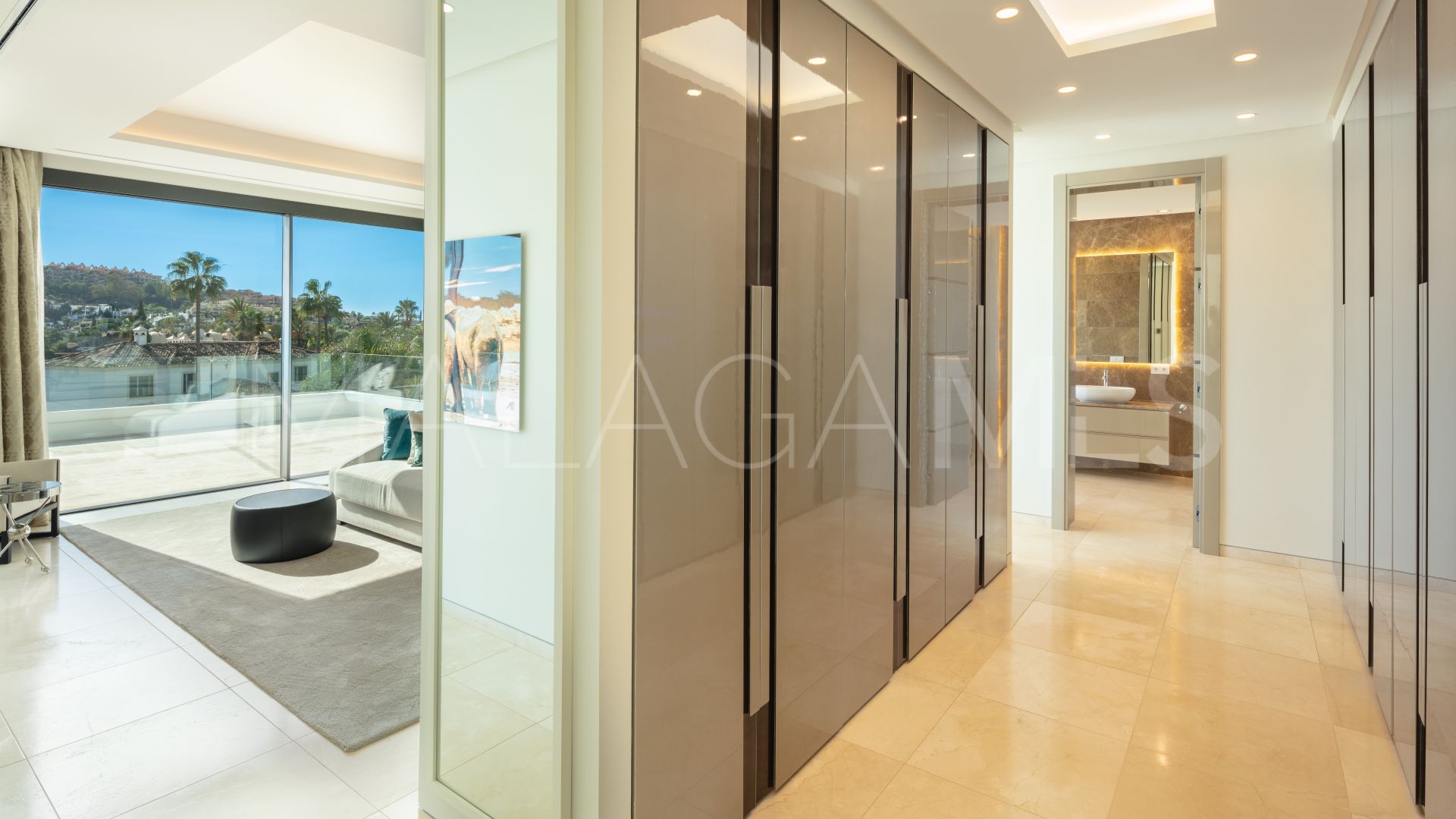 Villa for sale in Nueva Andalucia
