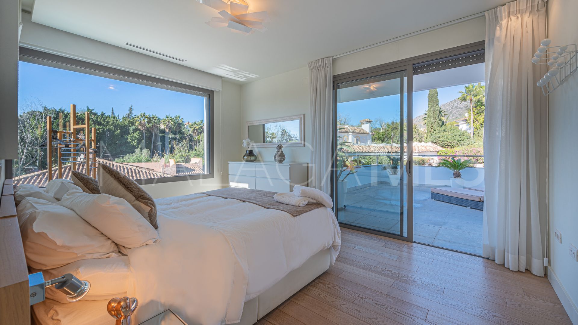 Villa with 4 bedrooms for sale in Marbella Golden Mile