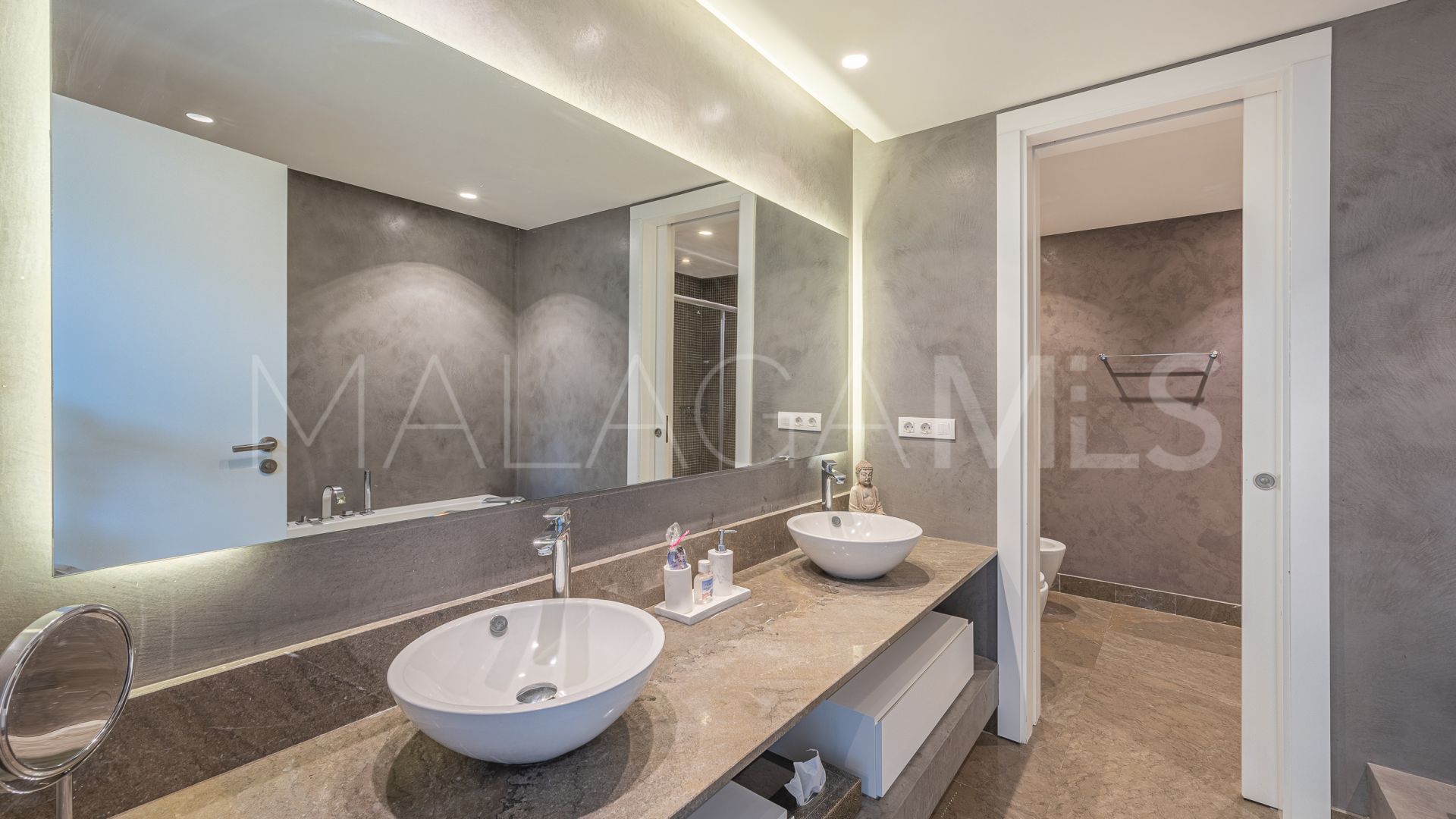 Villa with 4 bedrooms for sale in Marbella Golden Mile