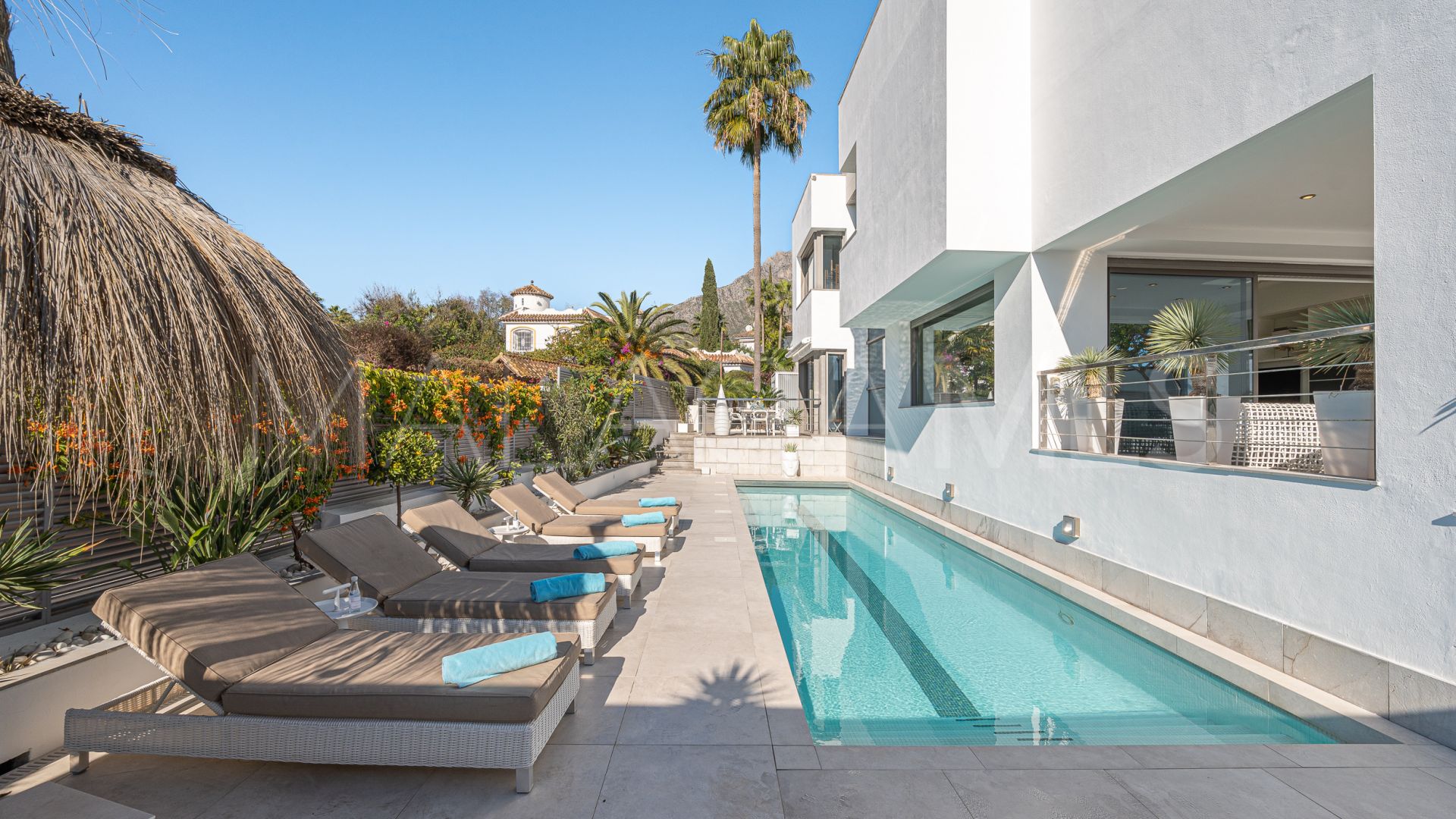Villa with 4 bedrooms for sale in Marbella Golden Mile
