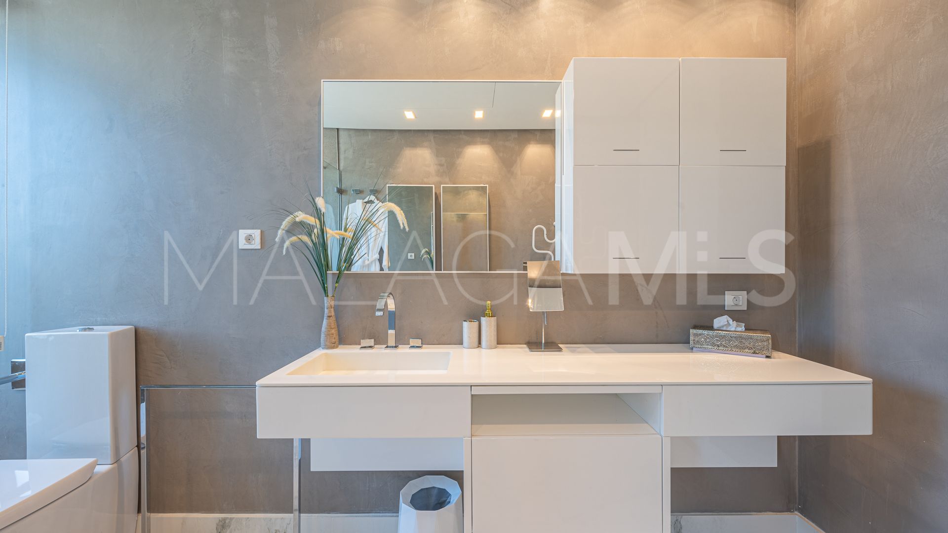 Villa with 4 bedrooms for sale in Marbella Golden Mile