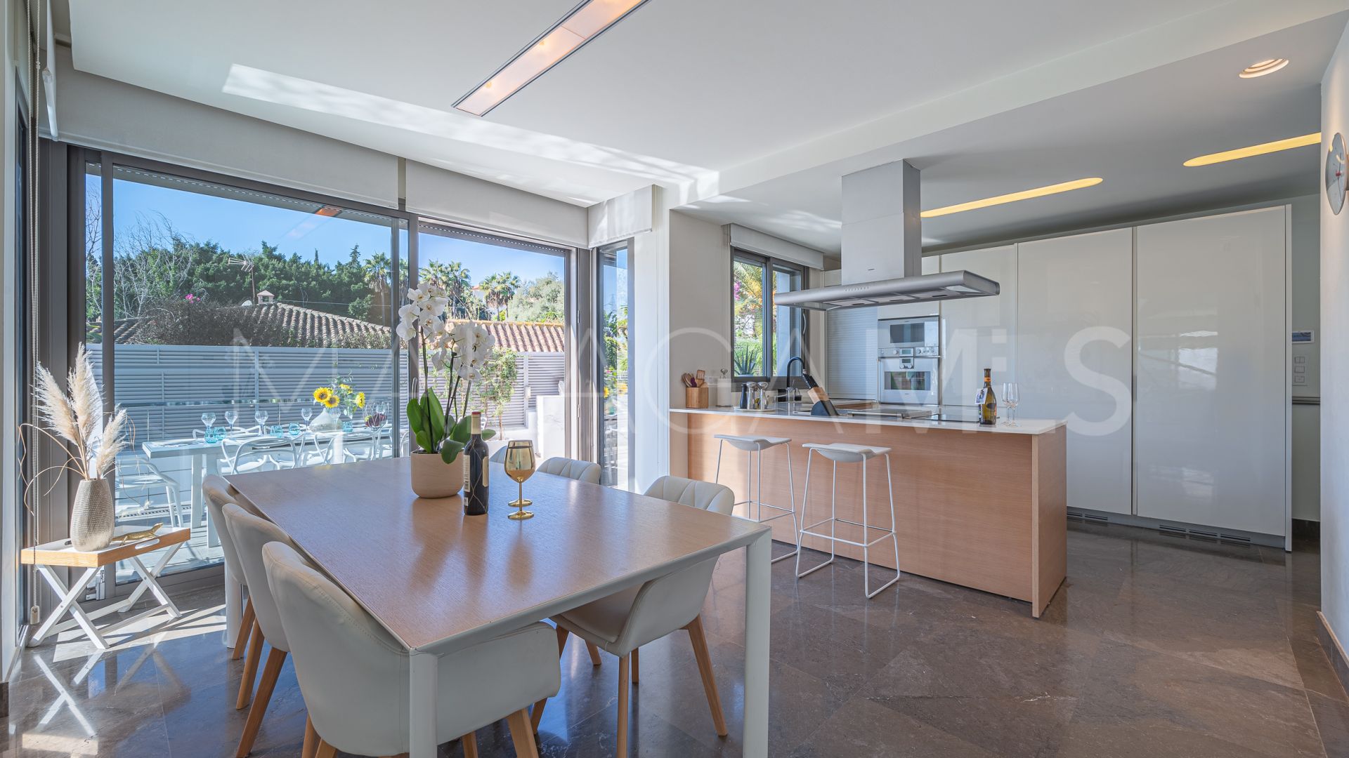 Villa with 4 bedrooms for sale in Marbella Golden Mile