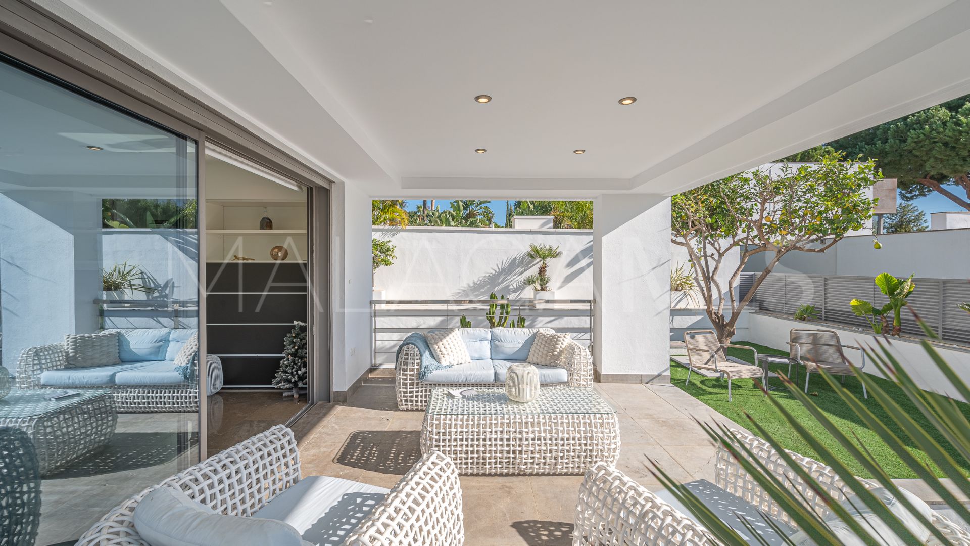 Villa with 4 bedrooms for sale in Marbella Golden Mile