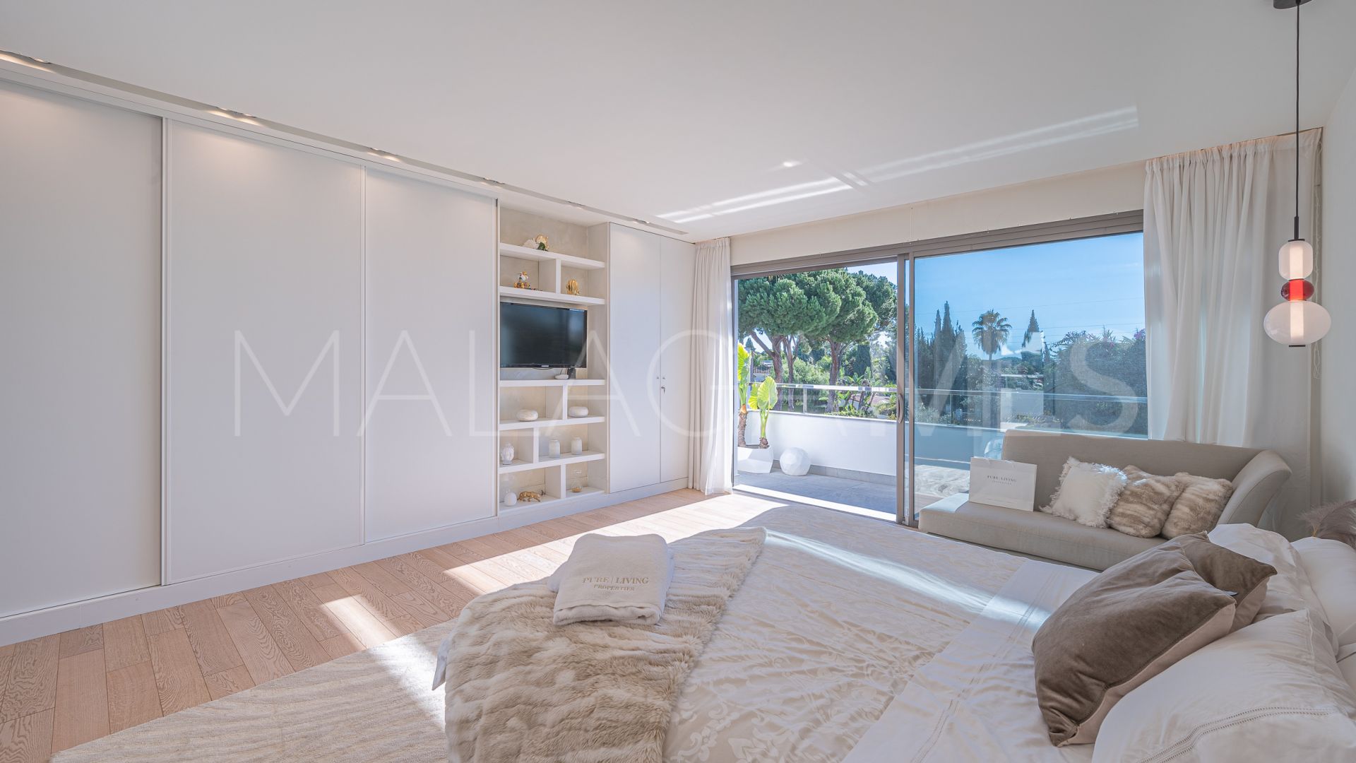 Villa with 4 bedrooms for sale in Marbella Golden Mile