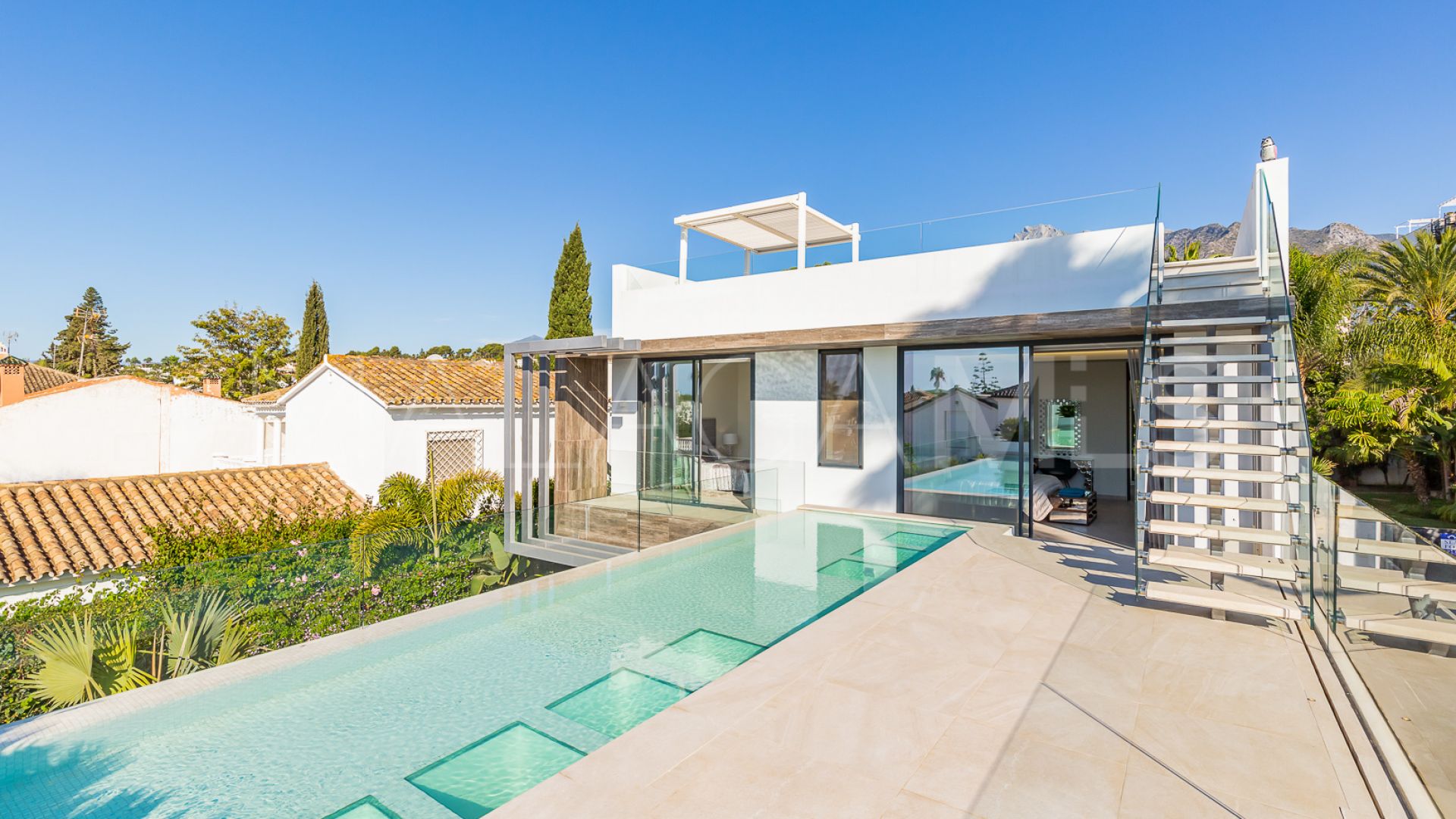 Buy villa with 5 bedrooms in Casablanca