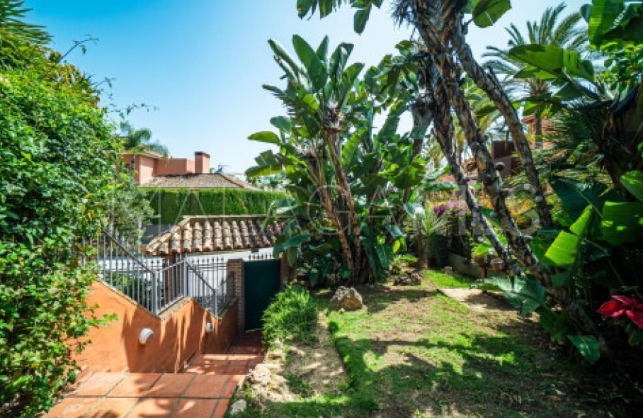 5 bedrooms semi detached house for sale in Altos de Puente Romano