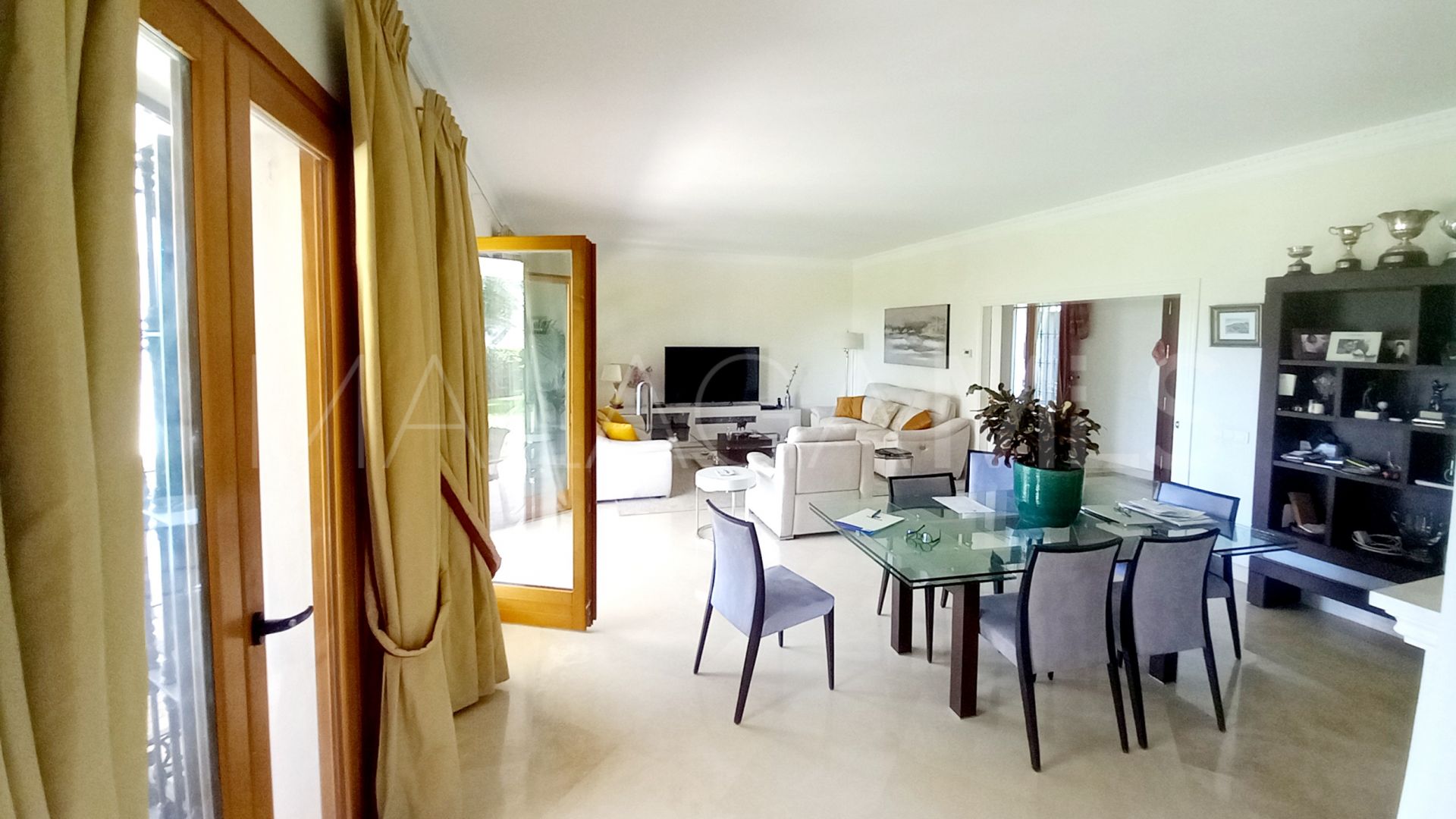 4 bedrooms villa in El Paraiso for sale