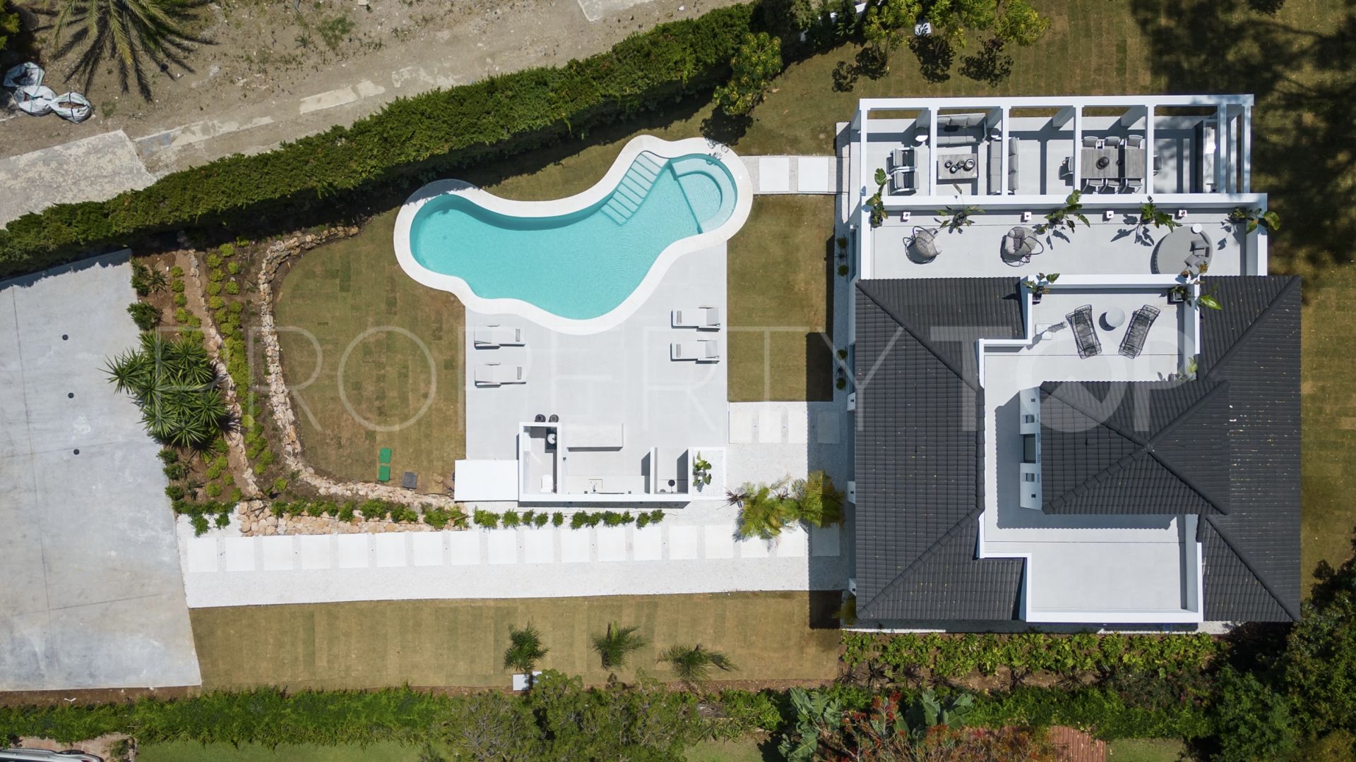 5 bedrooms villa for sale in Las Brisas