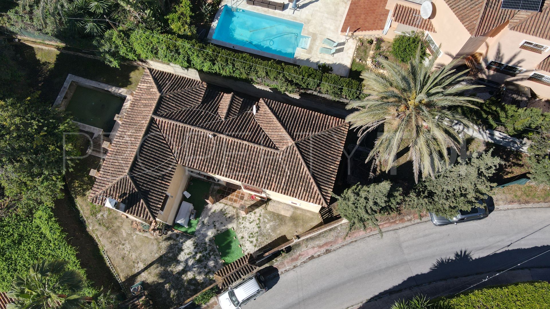 Se vende villa en Nueva Andalucia con 6 dormitorios