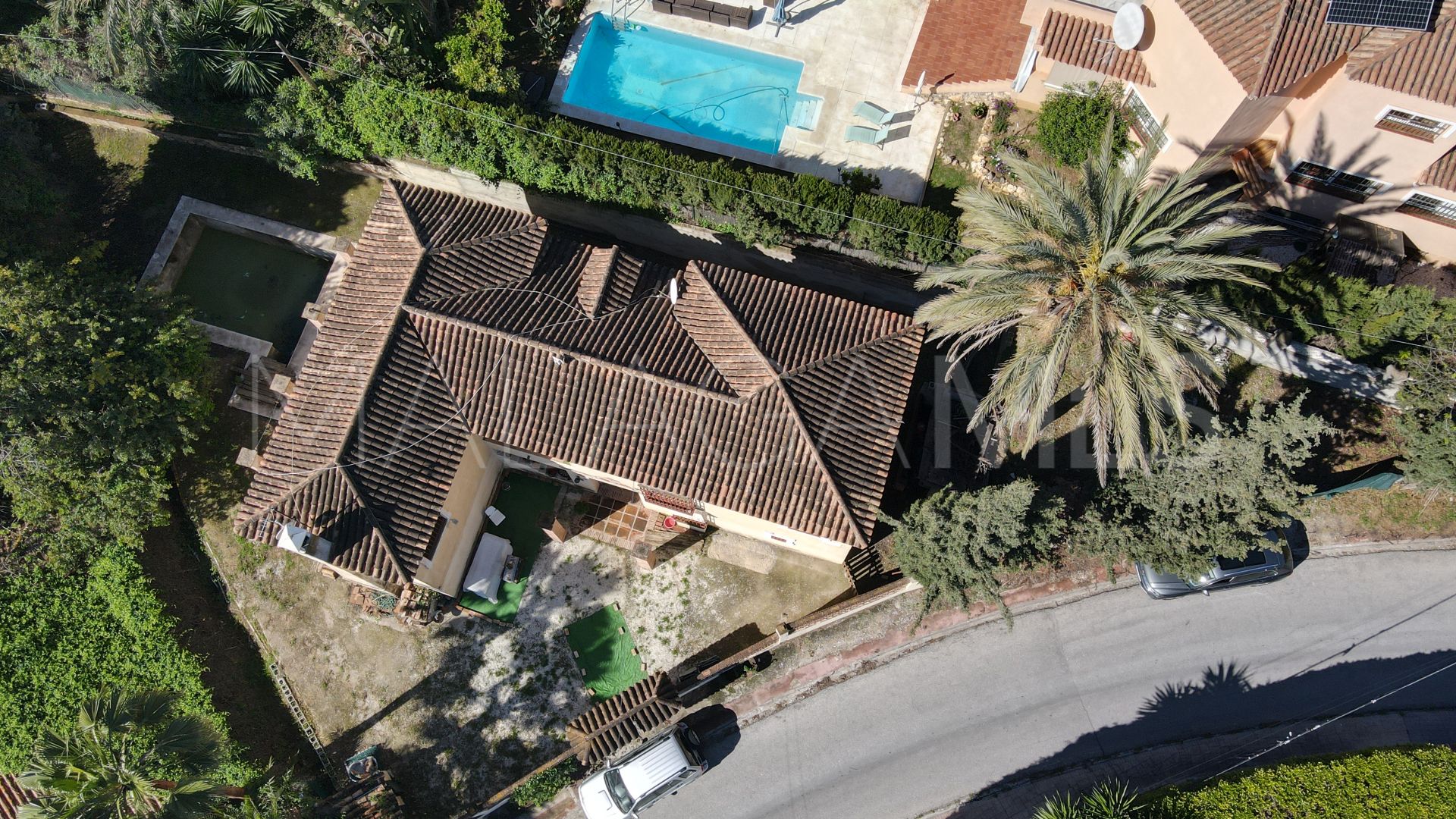 Se vende villa in Nueva Andalucia with 6 bedrooms