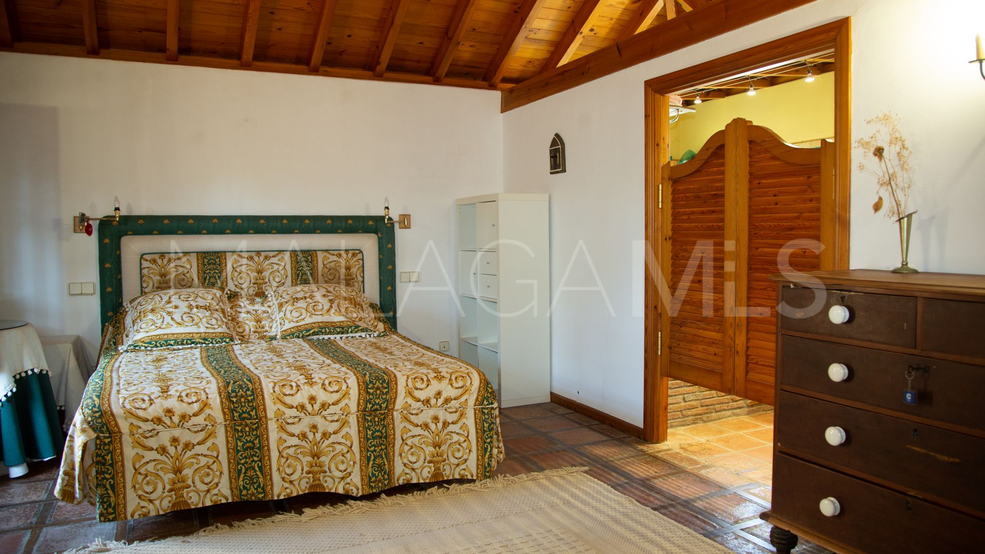 Villa for sale in Nueva Andalucia