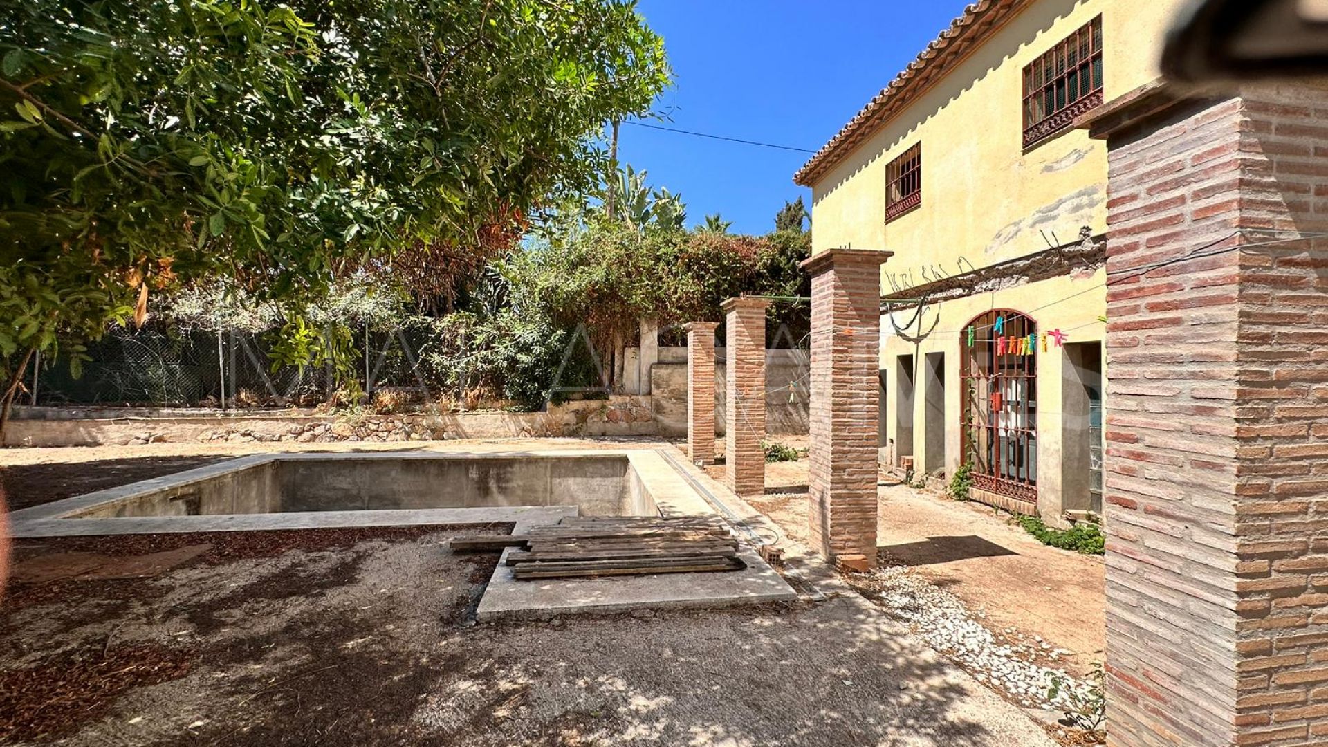 Se vende villa in Nueva Andalucia with 6 bedrooms